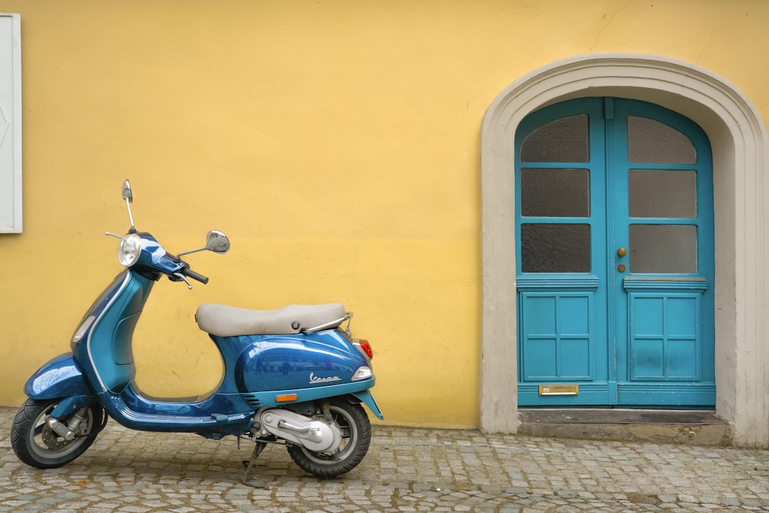 Gjenoppdag Gleden ved å Kjøre Moped som Voksen